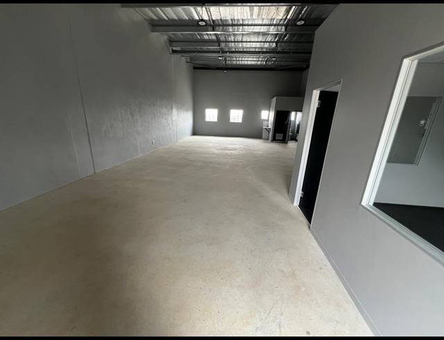 120M² WAREHOUSE TO LET IN FERNDALE